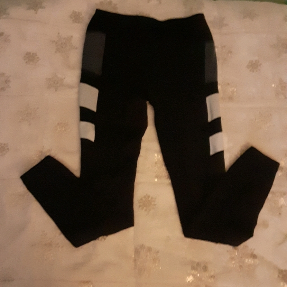 Woman's black Avia yoga pants